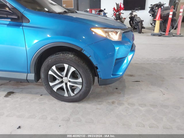 Toyota RAV4 LE 2018 JTMBFREV3JJ254409 Image 22
