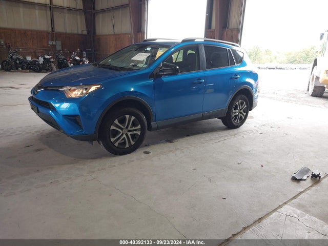 Toyota RAV4 LE 2018 JTMBFREV3JJ254409 Image 2