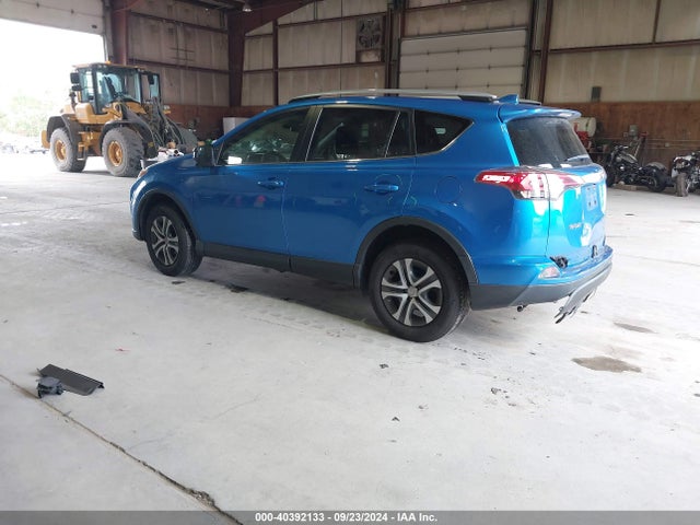 Toyota RAV4 LE 2018 JTMBFREV3JJ254409 Image 3