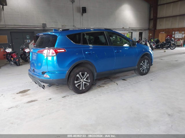 Toyota RAV4 LE 2018 JTMBFREV3JJ254409 Image 4