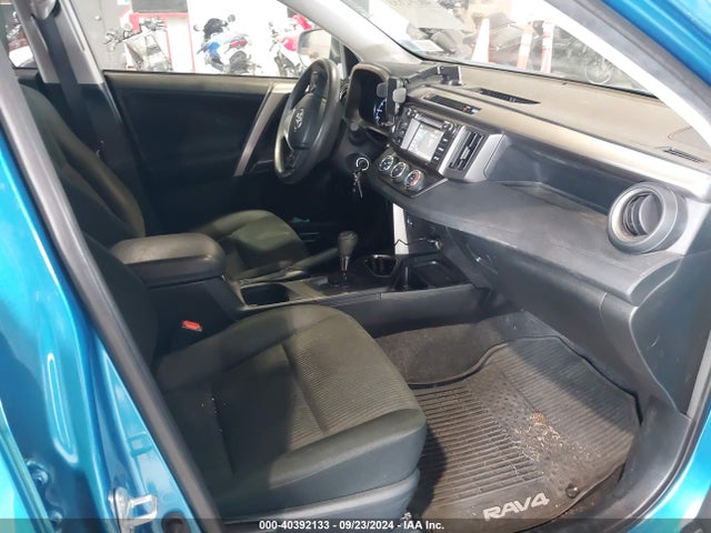 Toyota RAV4 LE 2018 JTMBFREV3JJ254409 Image 5