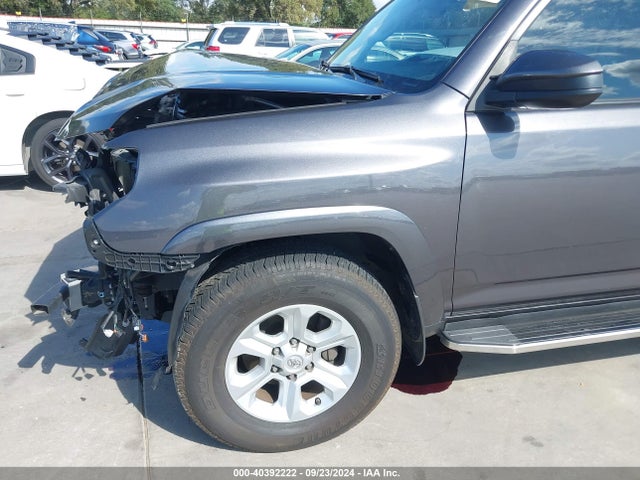 Toyota 4RUNNER SR5 2018 JTEBU5JR6J5562766 Image 18
