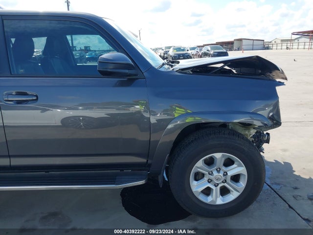 Toyota 4RUNNER SR5 2018 JTEBU5JR6J5562766 Image 19