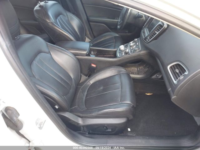 1C3CCCEG0GN100693 Chrysler 200 C