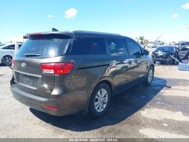 KIA SEDONA LX 2016 KNDMB5C19G6185797 Image 4