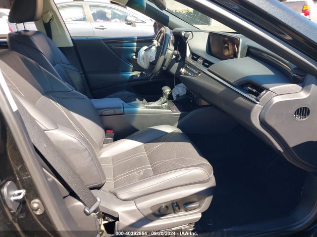58AEA1C18MU001736 Lexus Es 300h Luxury