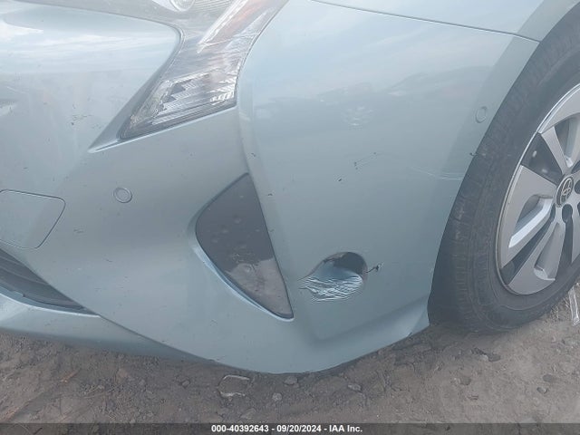 Toyota Prius Two 2018 JTDKBRFU6J3582784 Image 19