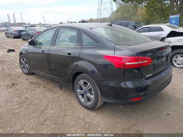 Ford FOCUS SE 2018 1FADP3FE8JL233972 Image 3