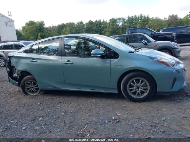 JTDKARFU2H3042667 Toyota Prius Four