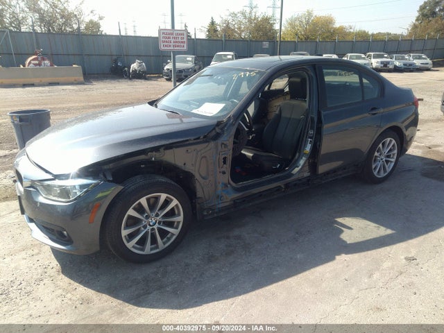 BMW 320i Xdrive 2018 WBA8A3C59JA494568 Image 2