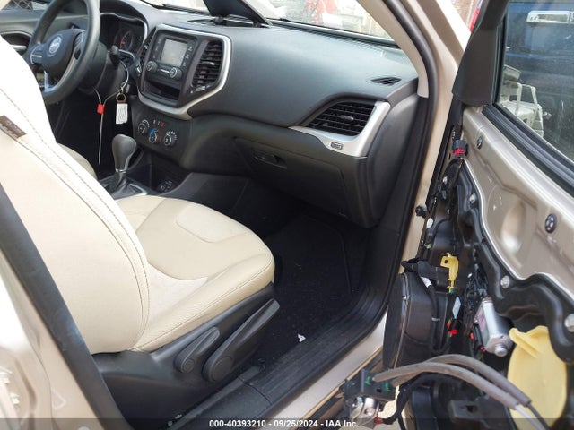 1C4PJLAB1FW589871 Jeep Cherokee Sport