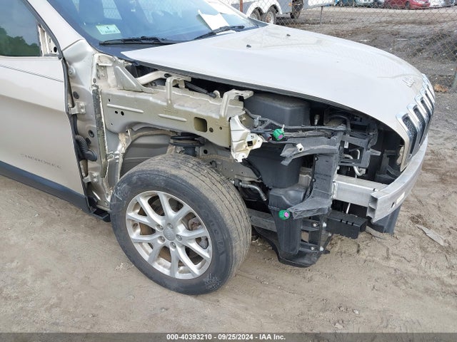 1C4PJLAB1FW589871 Jeep Cherokee Sport