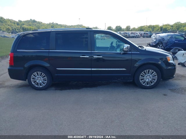 2C4RC1JG9GR111212 Chrysler Town & Country Limited