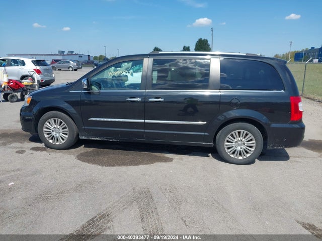 2C4RC1JG9GR111212 Chrysler Town & Country Limited