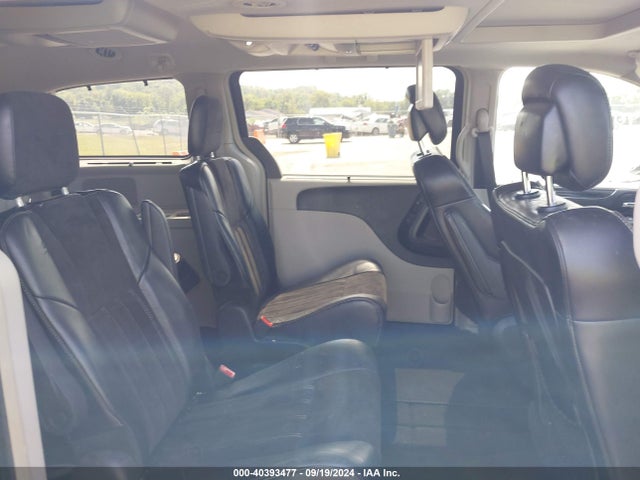 2C4RC1JG9GR111212 Chrysler Town & Country Limited