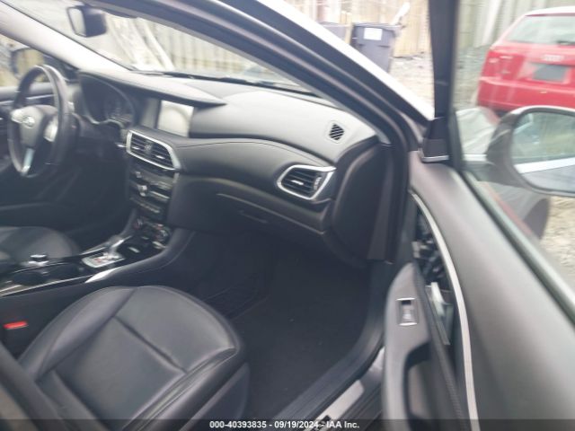 SJKCH5CR8JA053647 Infiniti Qx30 Premium