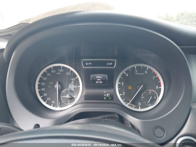 SJKCH5CR8JA053647 Infiniti Qx30 Premium