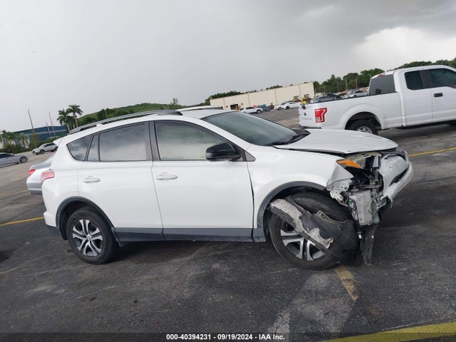 Toyota RAV4 LE 2017 JTMZFREVXHJ131702 Image 13