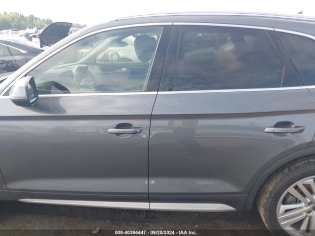 WA1CNAFY9J2026887 Audi Q5 2.0t Premium/2.0t Tech Premium
