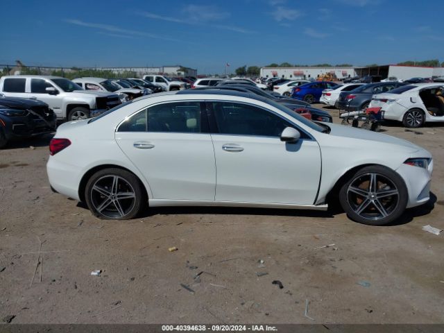 WDD3G4EB9KW035216 Mercedes-Benz A 220