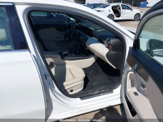 WDD3G4EB9KW035216 Mercedes-Benz A 220