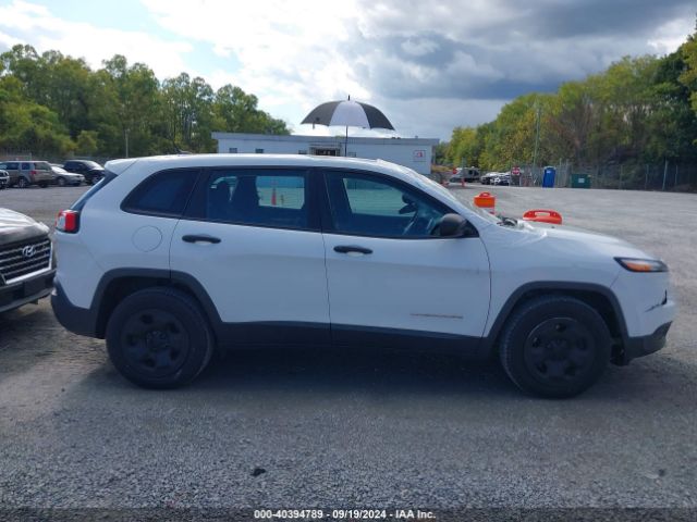 1C4PJMAB9FW741322 Jeep Cherokee Sport