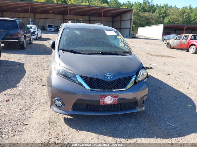 5TDXZ3DC0HS827841 Toyota Sienna Se Premium 8 Passenger