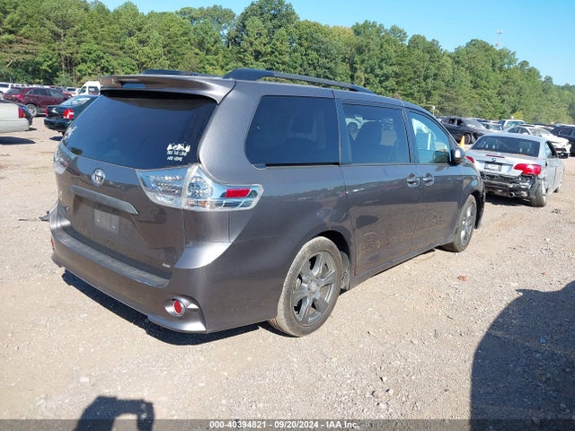 5TDXZ3DC0HS827841 Toyota Sienna Se Premium 8 Passenger