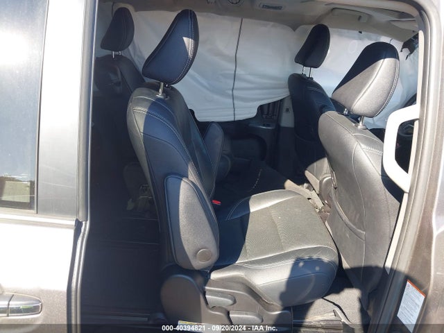 5TDXZ3DC0HS827841 Toyota Sienna Se Premium 8 Passenger