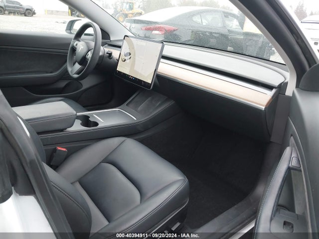 2021 TESLA MODEL 3 5YJ3E1EBXMF937945 Photo 4