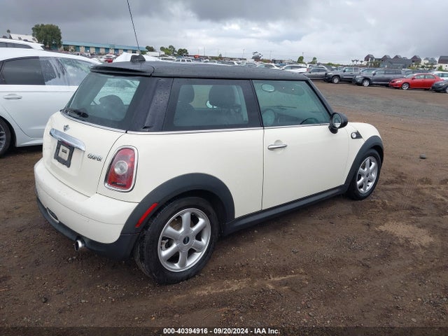 2009 MINI COOPER WMWMF33569TW71027 Photo 3