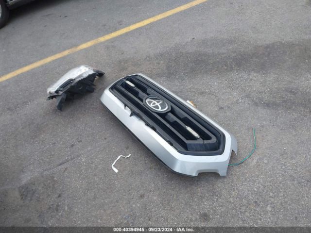 3TYSZ5AN0NT089549 Toyota Tacoma Sr V6