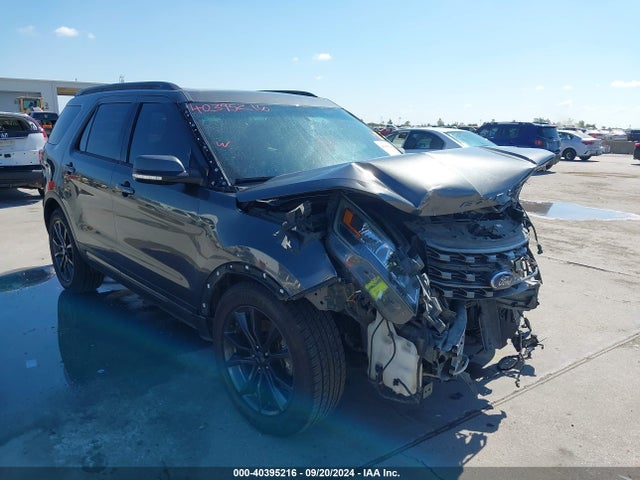 Ford EXPLORER XLT 2017 1FM5K7D87HGA32774 Image 1