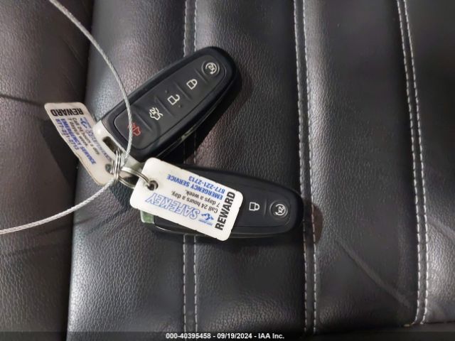 1FMCU9J90JUD60524 Ford Escape Titanium