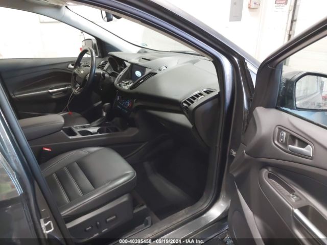 1FMCU9J90JUD60524 Ford Escape Titanium