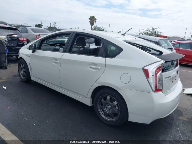 Toyota Prius Two 2014 JTDKN3DU7E0356607 Image 3