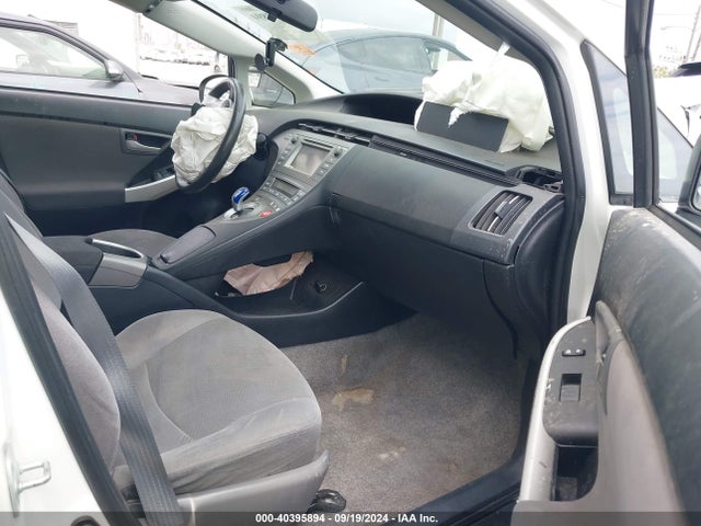 Toyota Prius Two 2014 JTDKN3DU7E0356607 Image 5