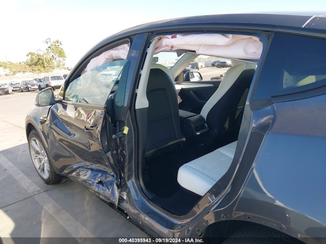 2023 TESLA MODEL Y 7SAYGDEE8PF920614 Photo 5