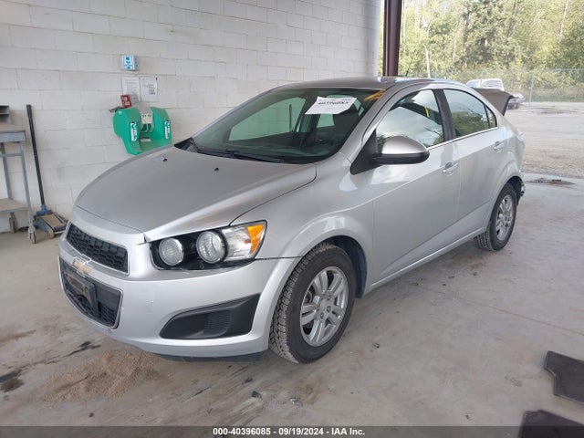 Chevrolet Sonic Lt Auto 2015 1G1JC5SB9F4166213 Image 2