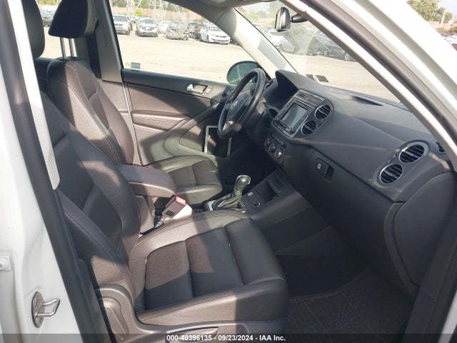 WVGBV7AX3HK025128 Volkswagen Tiguan 2.0t/s