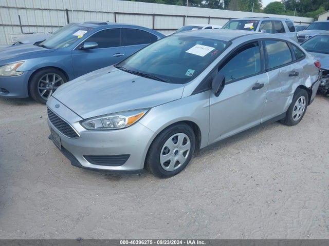 Ford FOCUS S 2017 1FADP3E27HL212726 Image 2