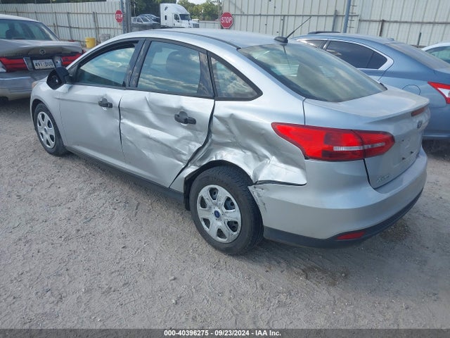 Ford FOCUS S 2017 1FADP3E27HL212726 Image 3