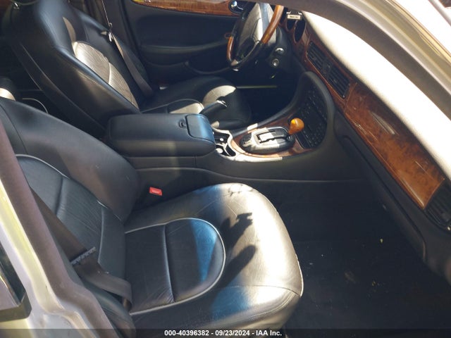 2000 JAGUAR XJ8 SAJDA24C7YLF07961 Photo 4
