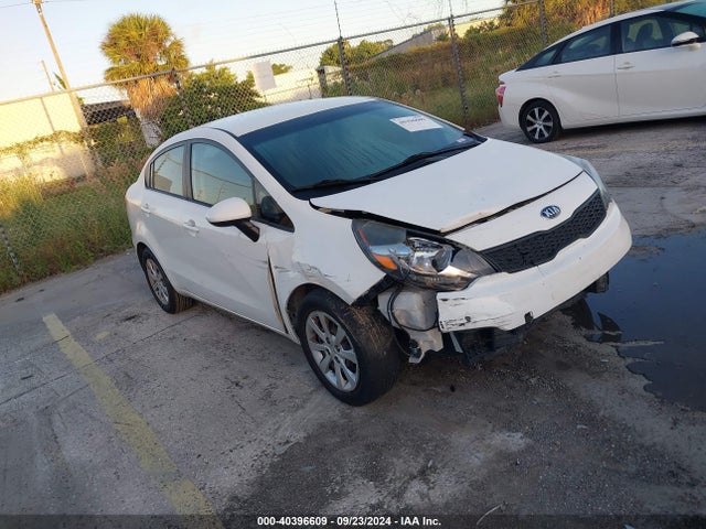 2017 KNADM4A3XH6121095 main image