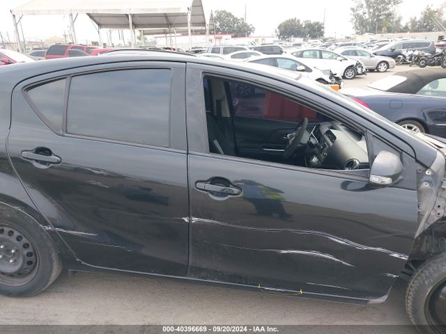 Toyota Prius C Two 2015 JTDKDTB34F1579678 Image 14
