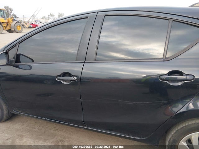 Toyota Prius C Two 2015 JTDKDTB34F1579678 Image 15