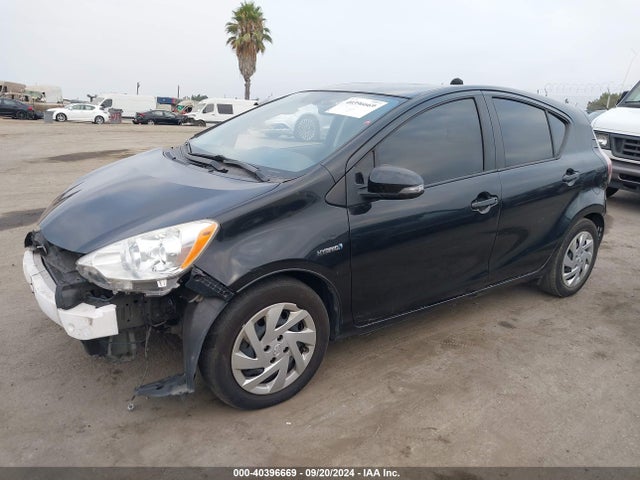 Toyota Prius C Two 2015 JTDKDTB34F1579678 Image 2