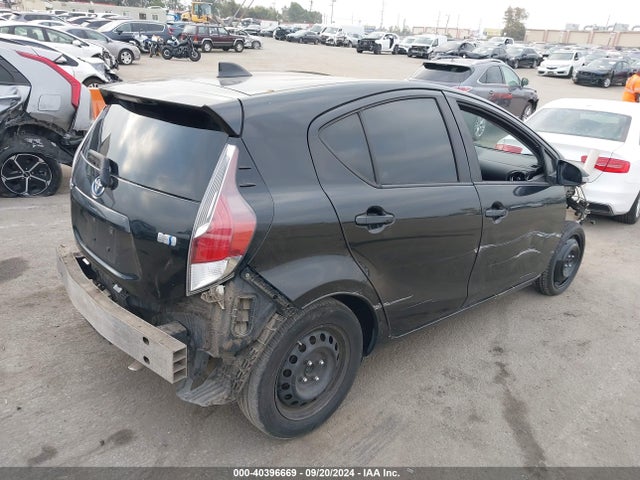 Toyota Prius C Two 2015 JTDKDTB34F1579678 Image 4