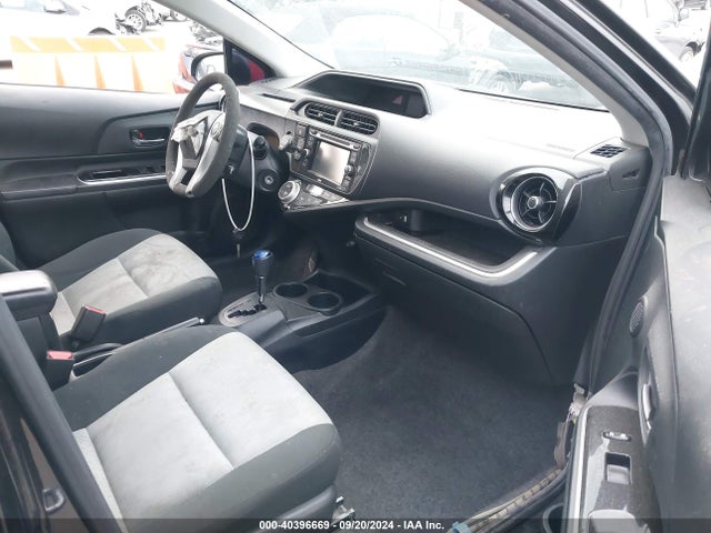 Toyota Prius C Two 2015 JTDKDTB34F1579678 Image 5