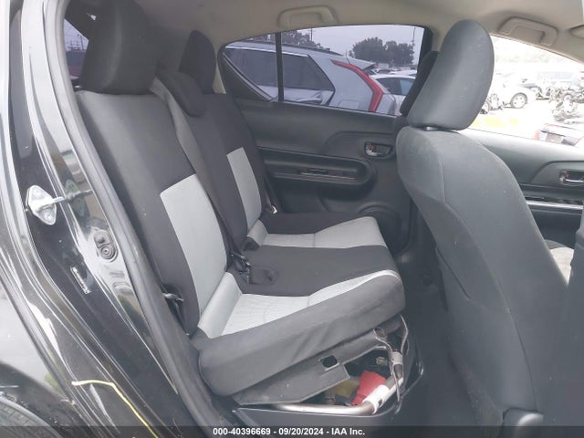Toyota Prius C Two 2015 JTDKDTB34F1579678 Image 8